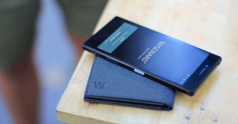 Smart wallet and smartphone